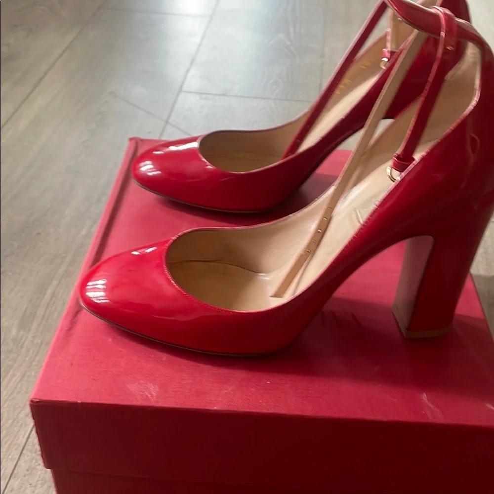 Valentino Garavani Red Stiletto Heels - Picture 5 of 8
